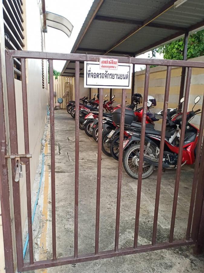 โสดาอพาร์ทเม้นท์​ Apartment Ban Lam Phak Kut Luaran gambar